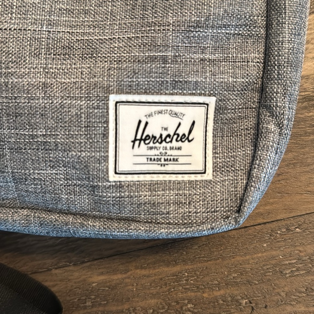 Herschel Crossbody Bag Crosshatch Grey Heather - Picture 2 of 9